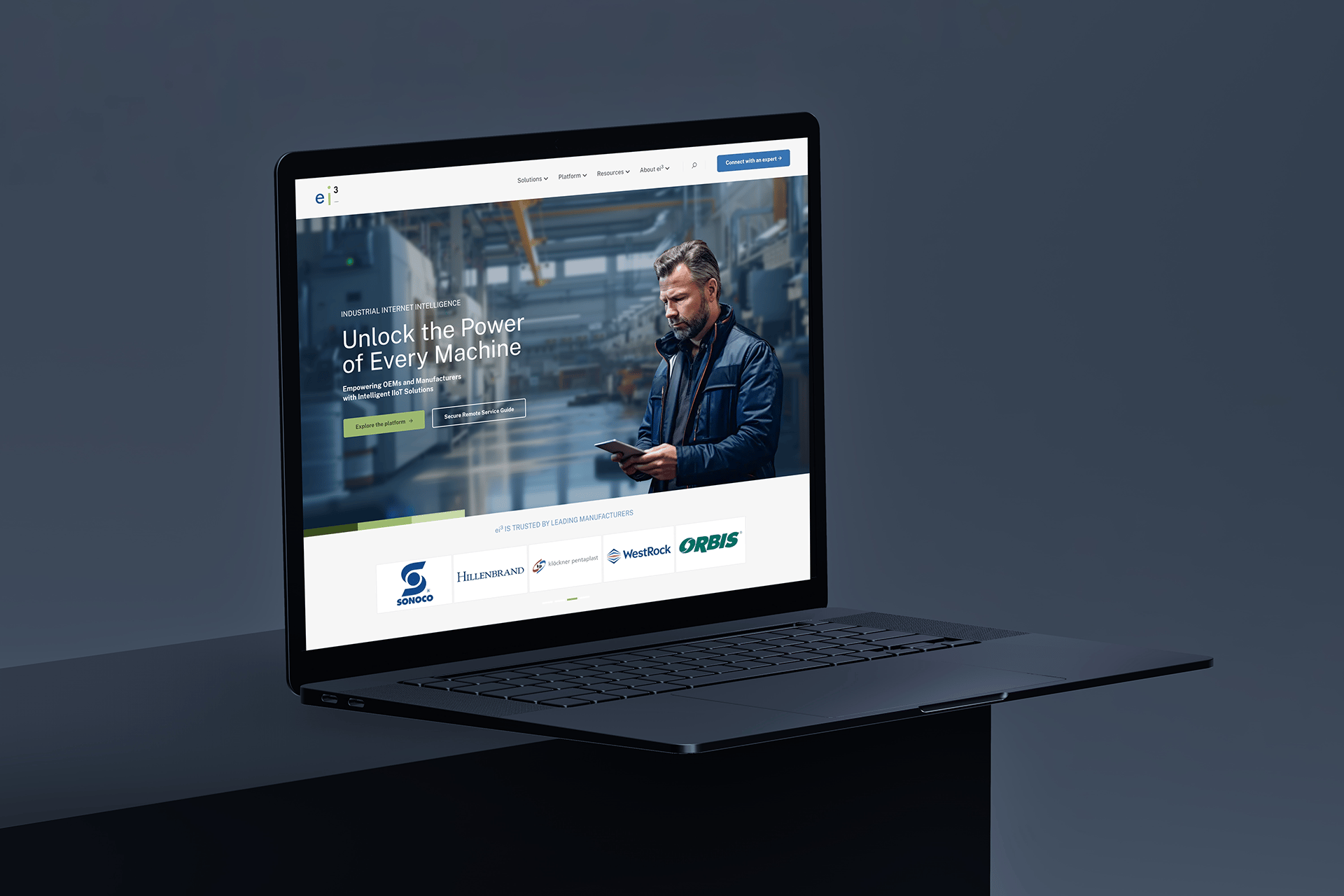 Laptop sur une table avec l'accueil du projet ei3 affiché à l'écran