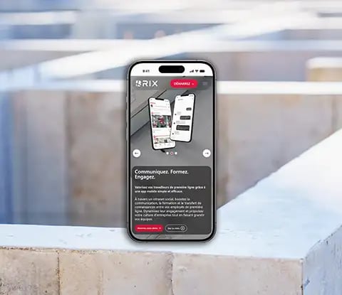 Vue du site web sur un écran de téléphone