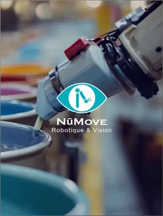 Logo de NüMove avec un bras de robot en fond